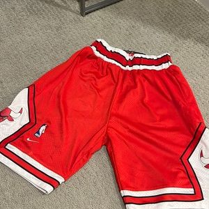 Men’s size small Chicago bulls Nike swingman shorts. Red and white.
